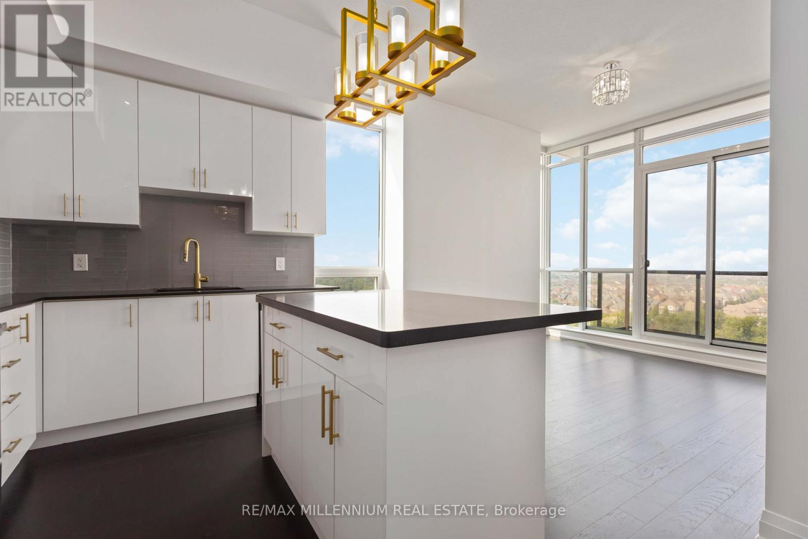 Photo 6 of 1512 9582 Markham Road, Markham ON