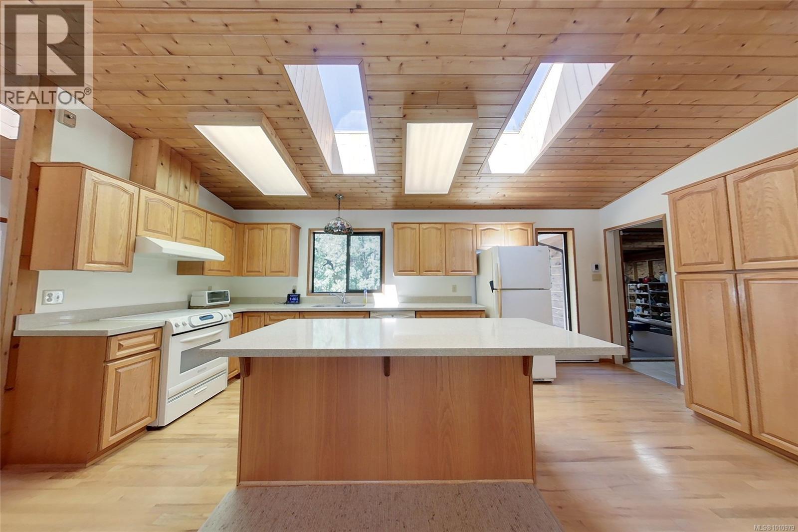 Photo 15 of 2175 Spurs Pl, Nanoose Bay BC