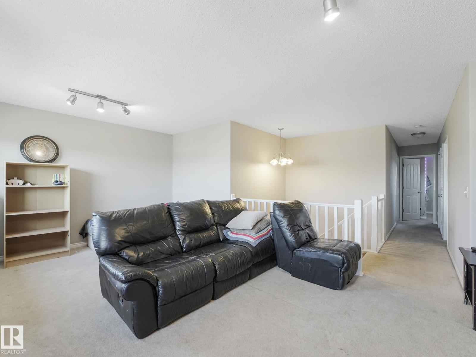 Photo 11 of 11807 170 Av Nw, Edmonton AB