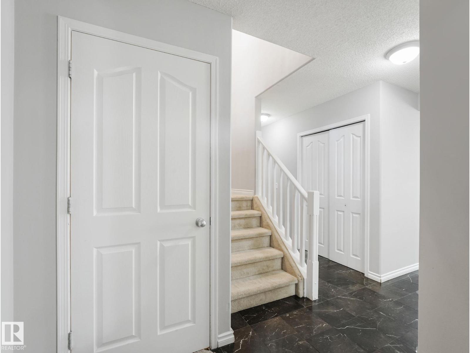 Photo 8 of 11807 170 Av Nw, Edmonton AB