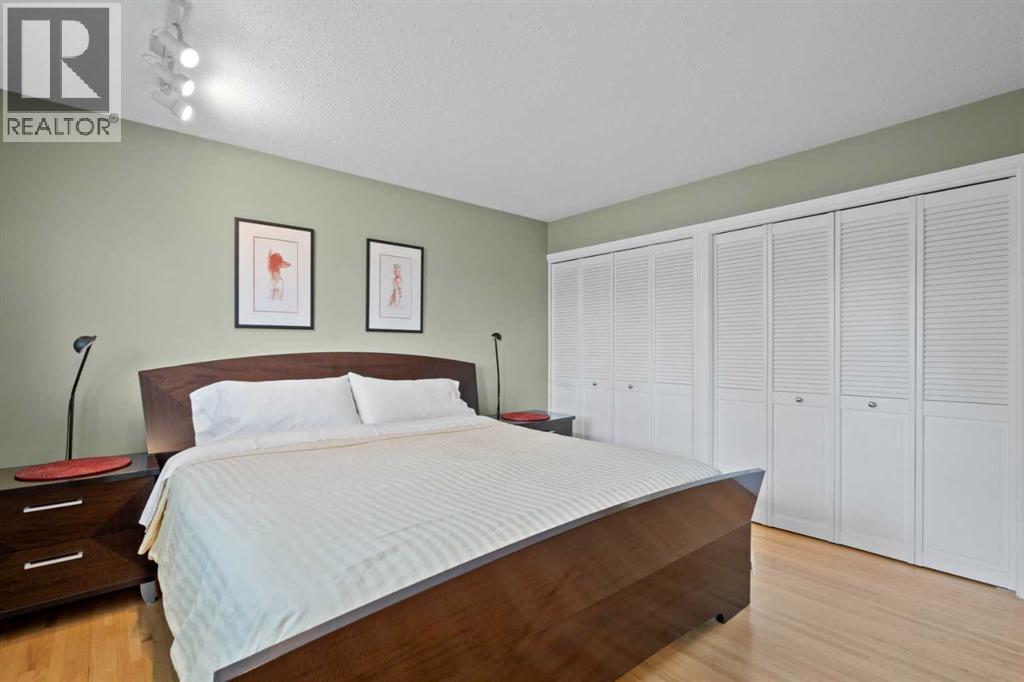 Single Family House 4 Level for Sale in  Lakeview Drive SW Lakeview Calgary 