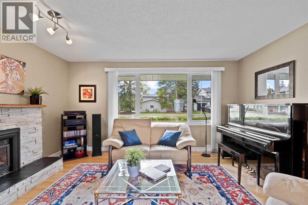 Single Family House 4 Level for Sale in  Lakeview Drive SW Lakeview Calgary 