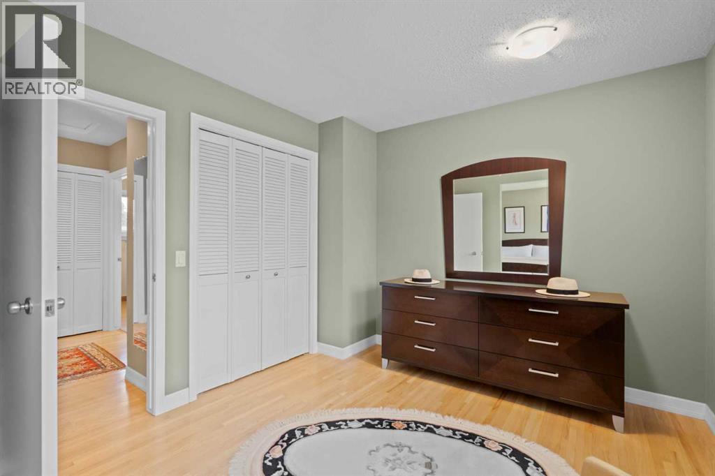 Single Family House 4 Level for Sale in  Lakeview Drive SW Lakeview Calgary 