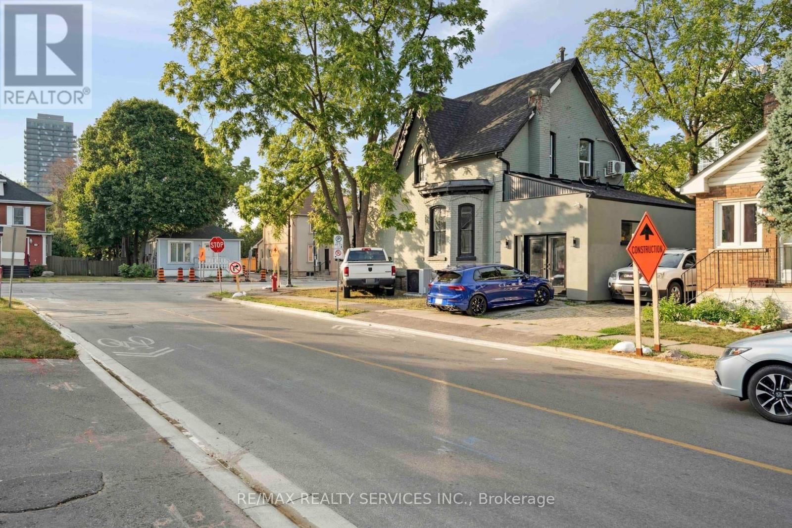 Photo 2 of 127 Queen Street W, Brampton ON