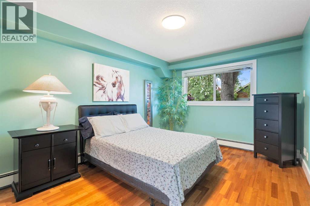 Single Family House for Sale in    Avenue NE Crescent Heights Calgary 