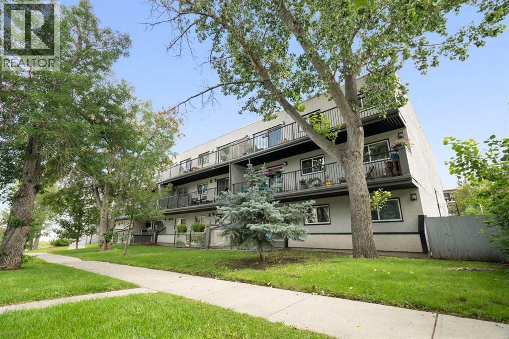 Single Family House for Sale in    Avenue NE Crescent Heights Calgary 