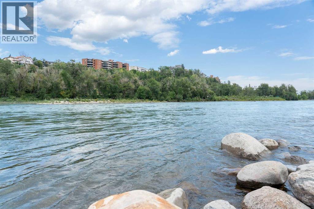 Single Family House for Sale in    Avenue NE Crescent Heights Calgary 