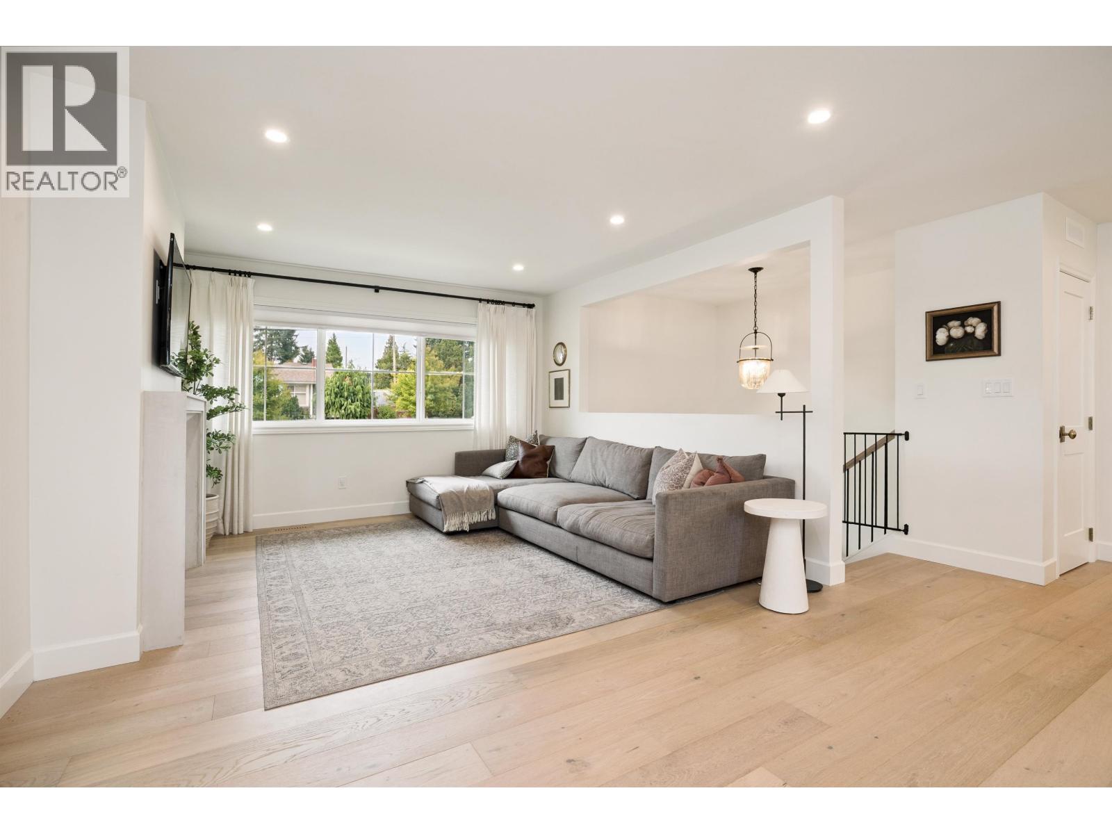 Photo 5 of 2250 Gale Avenue, Coquitlam BC