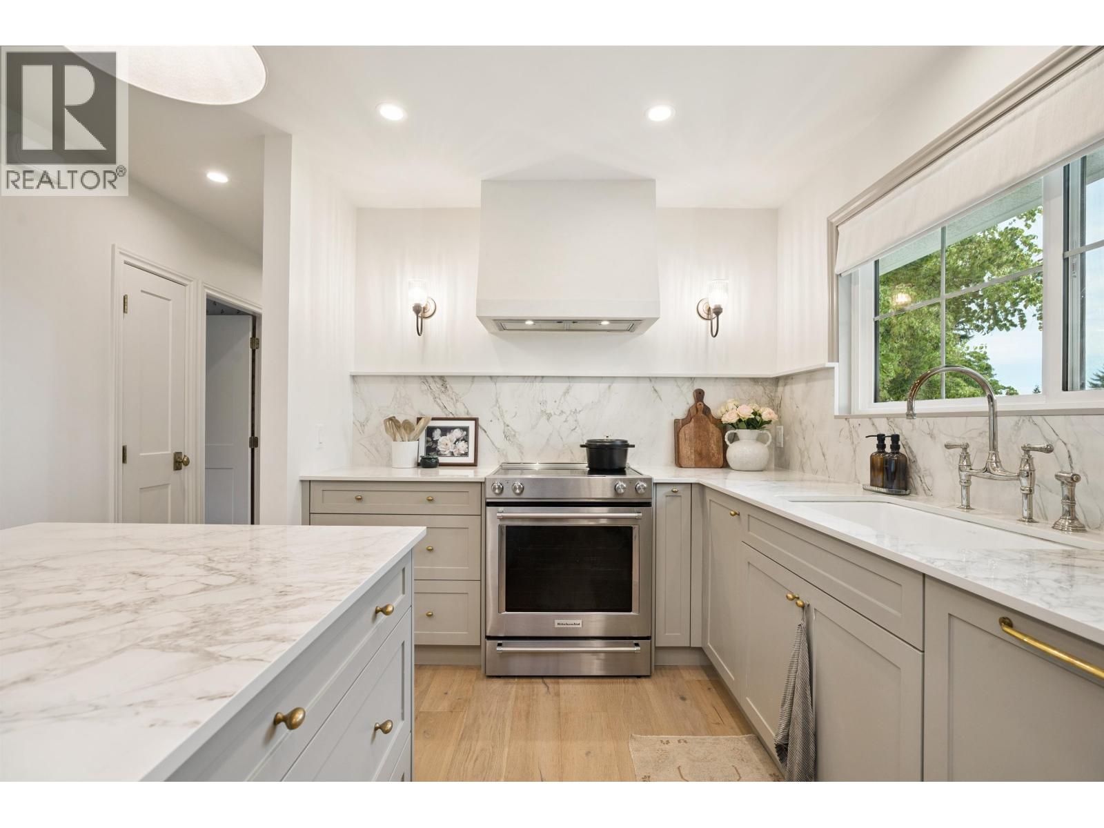 Photo 21 of 2250 Gale Avenue, Coquitlam BC