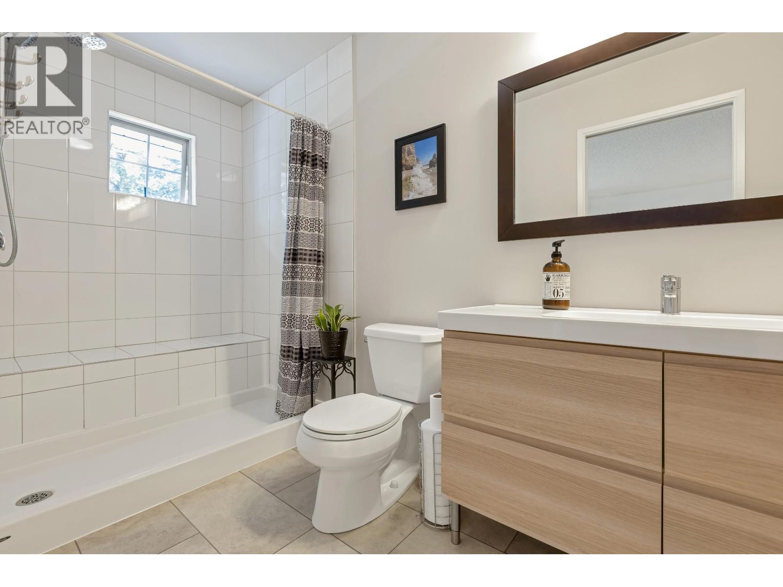 Photo 10 of 43 1140 Falcon Drive, Coquitlam BC