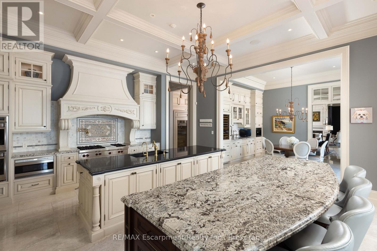 Photo 3 of 2054 Lakeshore Road E, Oakville ON