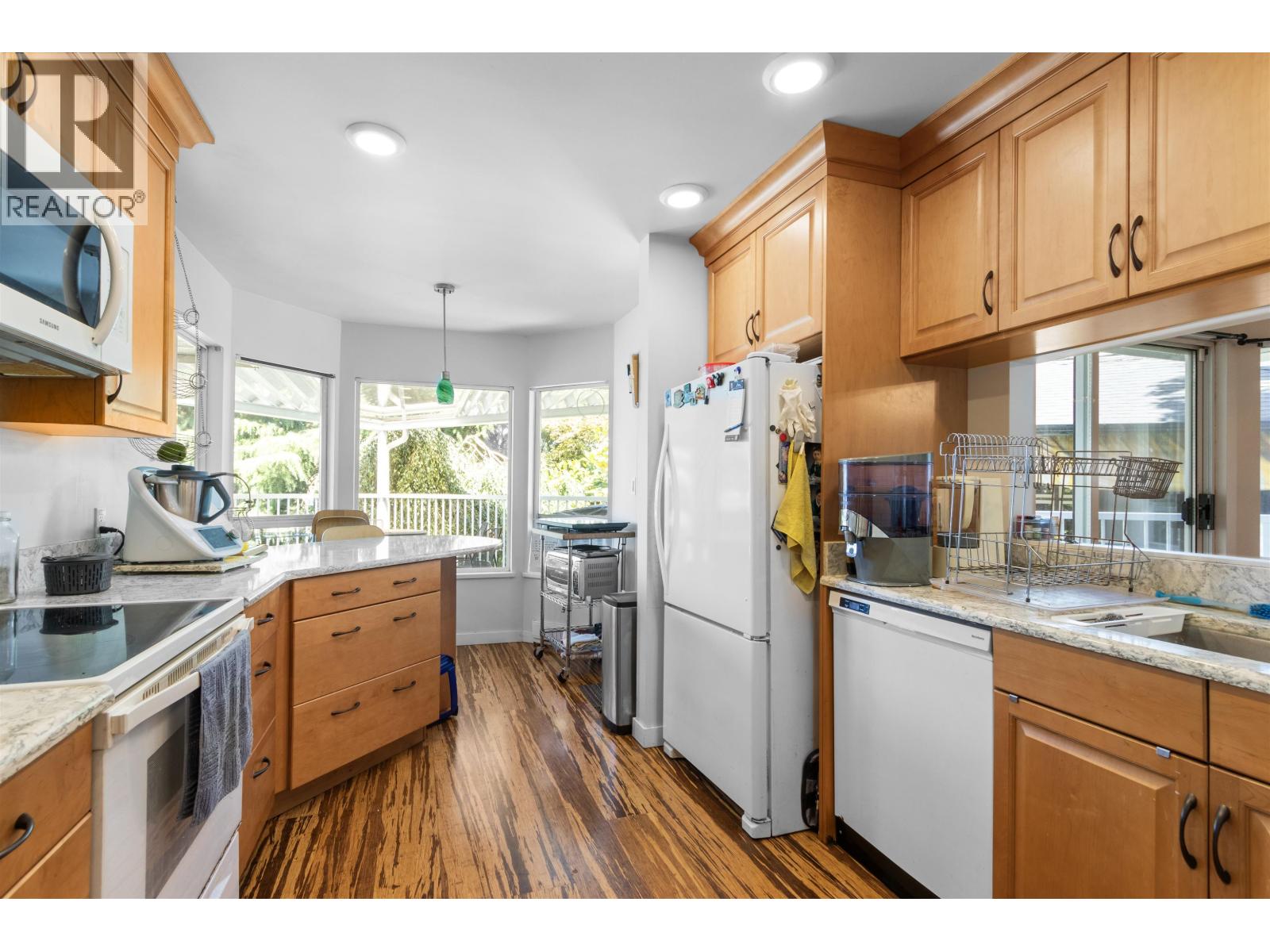 Photo 11 of 332 St Patricks Avenue, North Vancouver BC