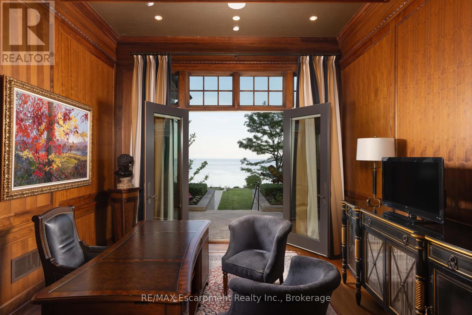 Photo 5 of 2054 Lakeshore Road E, Oakville ON