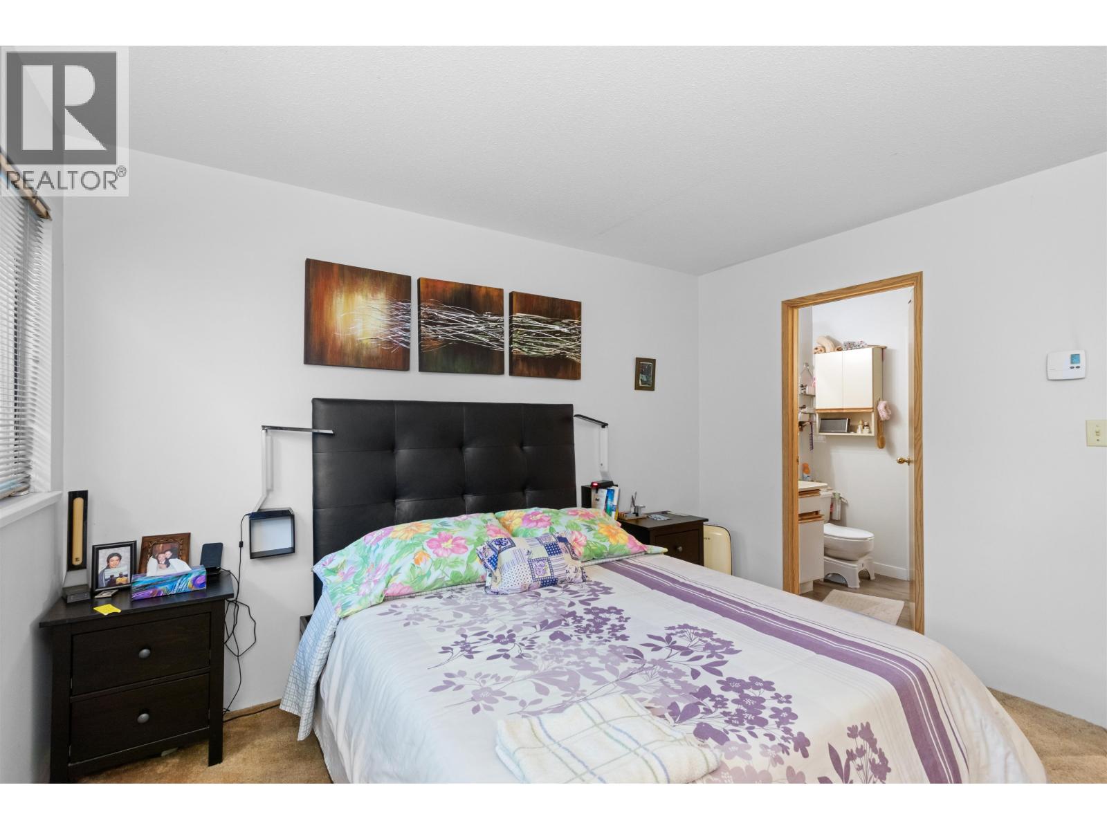Photo 3 of 332 St Patricks Avenue, North Vancouver BC
