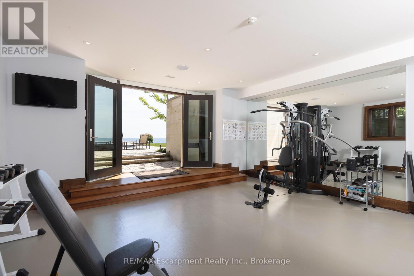 Photo 25 of 2054 Lakeshore Road E, Oakville ON