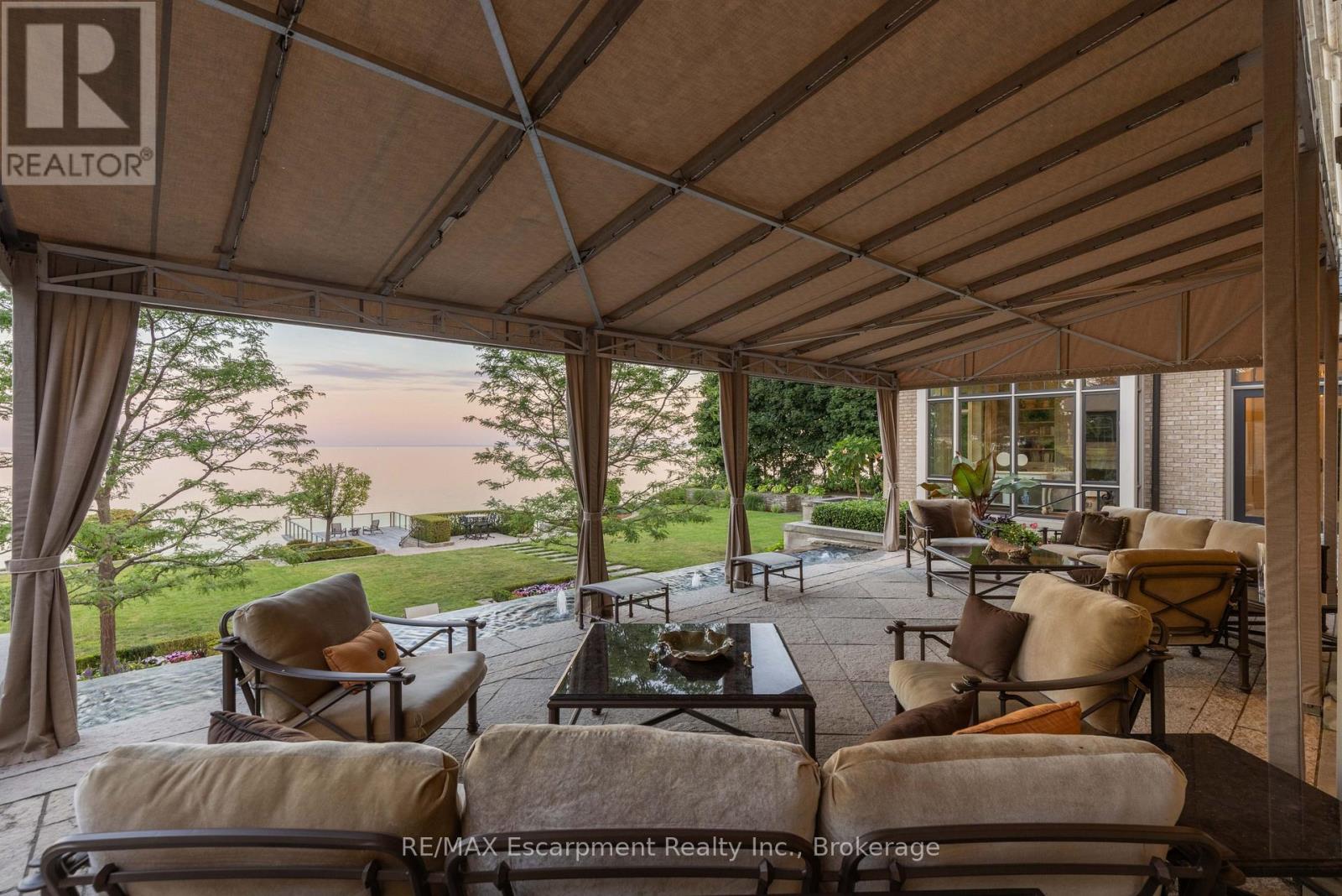Photo 4 of 2054 Lakeshore Road E, Oakville ON