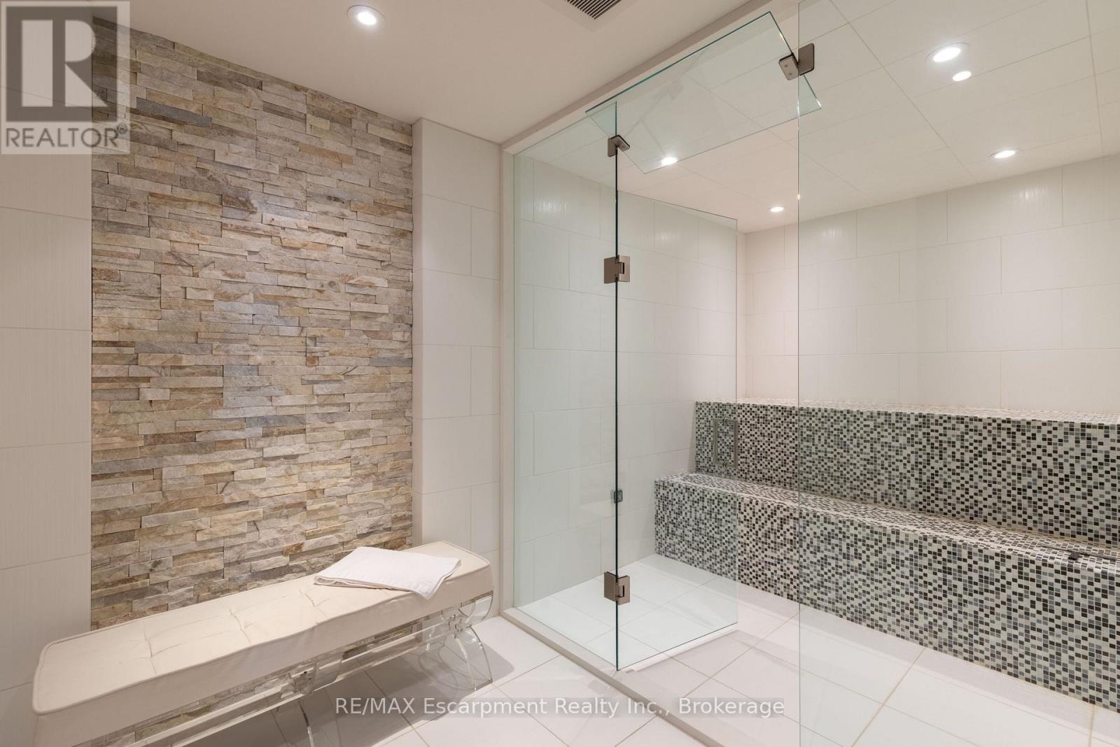 Photo 2 of 2054 Lakeshore Road E, Oakville ON