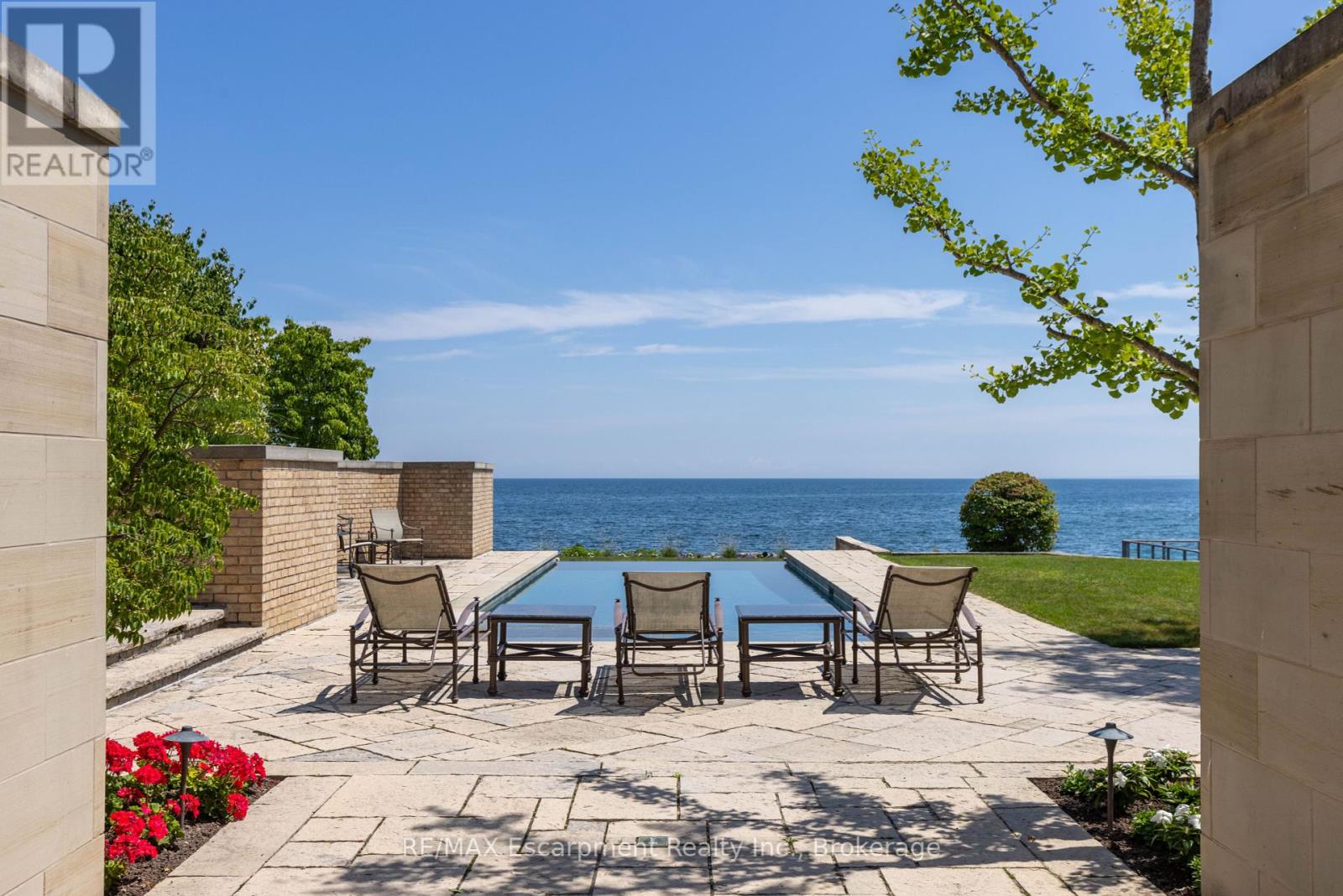 Photo 20 of 2054 Lakeshore Road E, Oakville ON