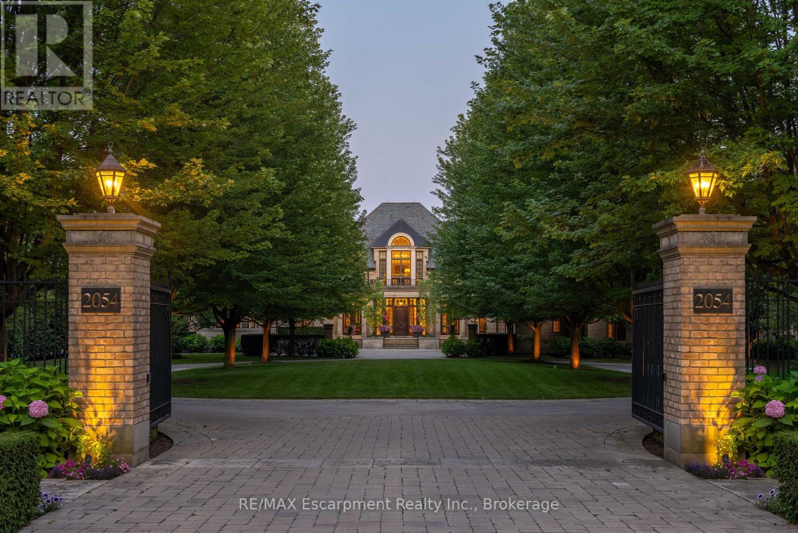 Photo 22 of 2054 Lakeshore Road E, Oakville ON
