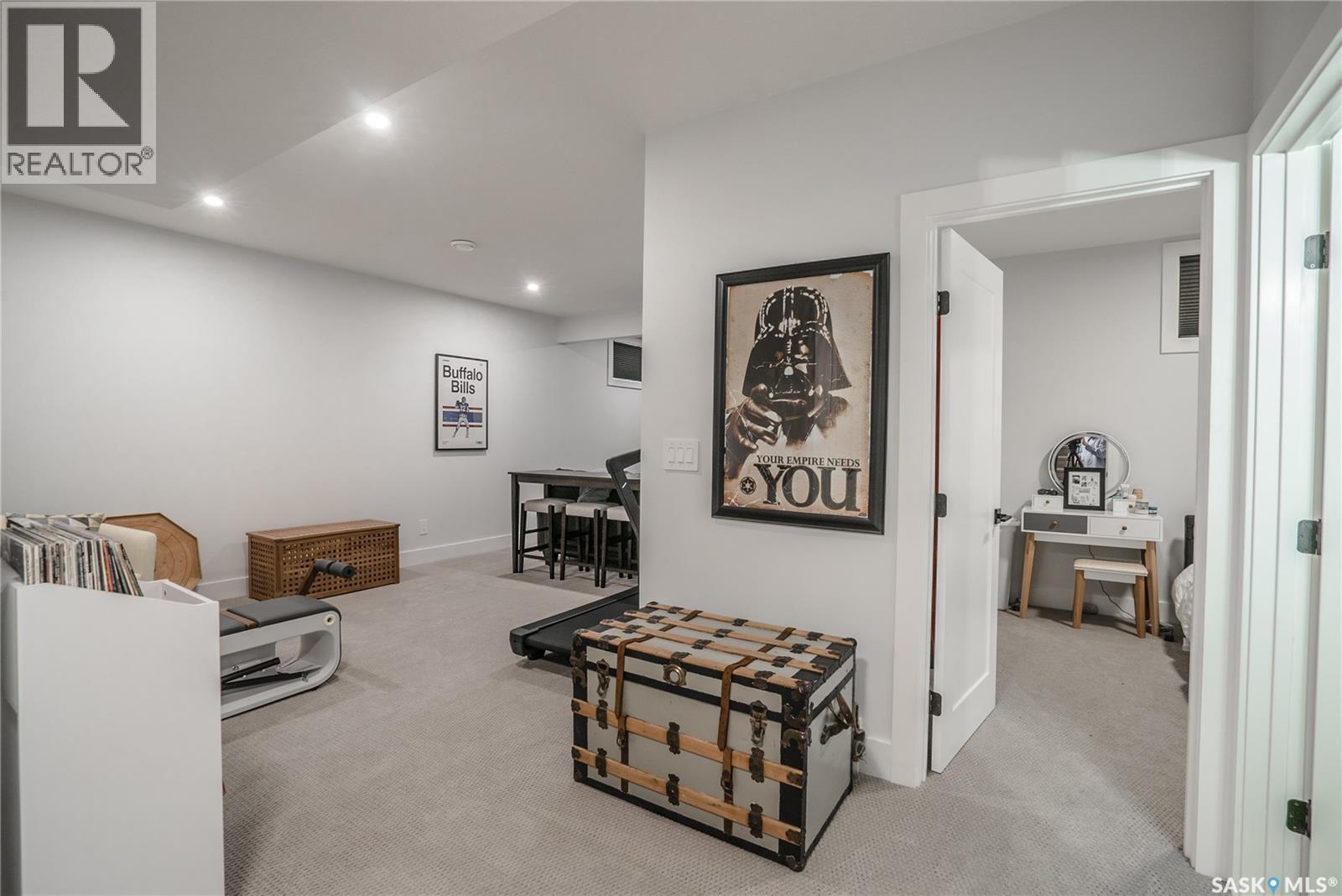 Photo 3 of 518 Hamm Crescent, Saskatoon SK