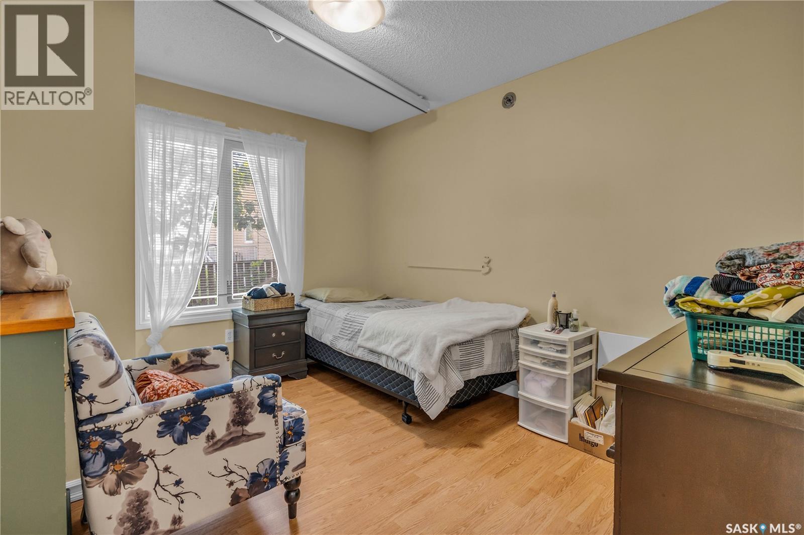 Business for Sale in  Queen STREET Regina 