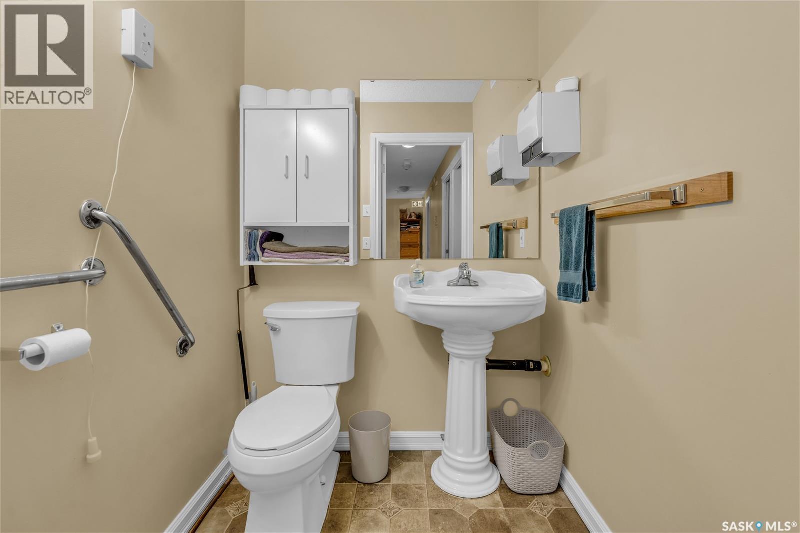 Business for Sale in  Queen STREET Regina 