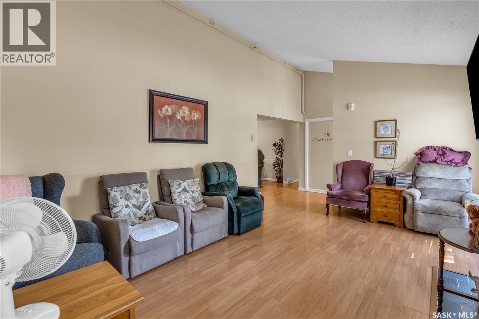 Business for Sale in  Queen STREET Regina 