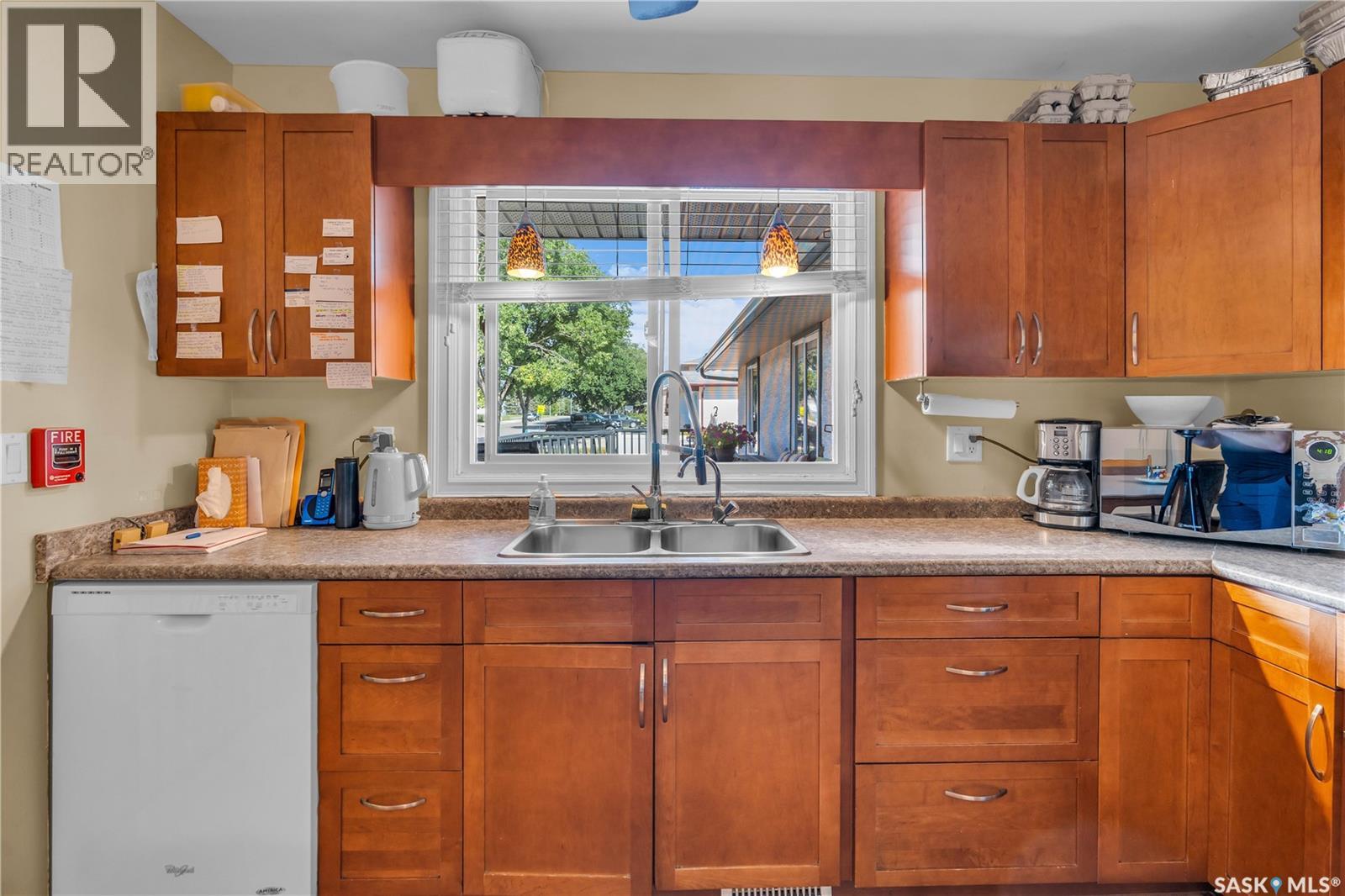 Business for Sale in  Queen STREET Regina 