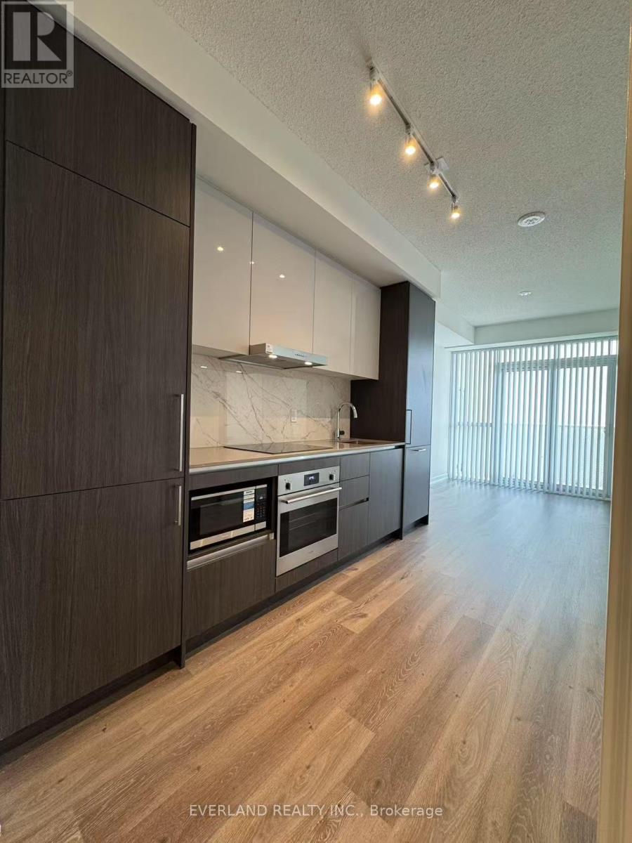 Photo 4 of 6305 225 Commerce Street, Vaughan ON