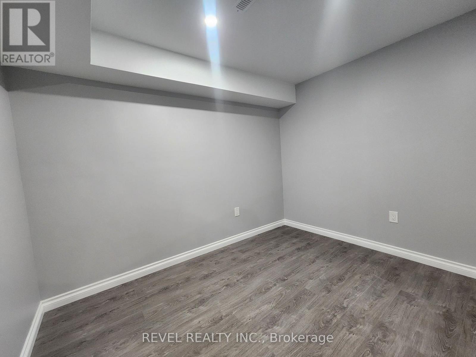 Photo 5 of 1405 Lyncroft Crescent, Oshawa ON