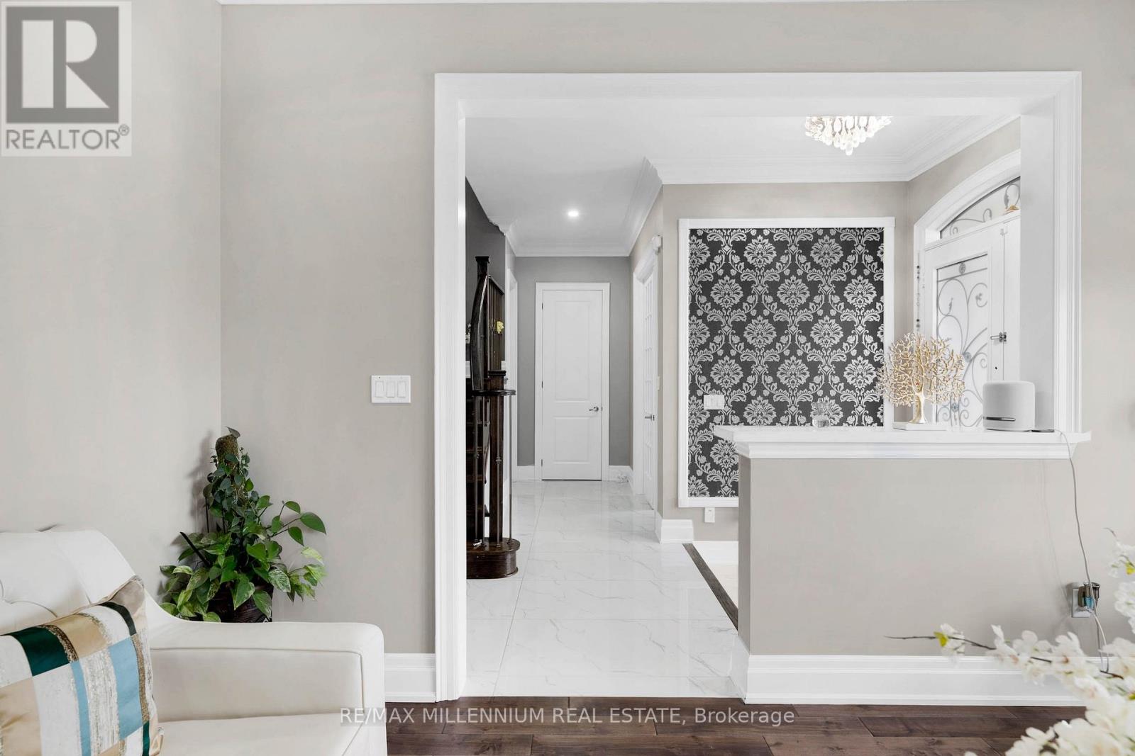 Photo 11 of 6 Landscape Drive, Brampton ON