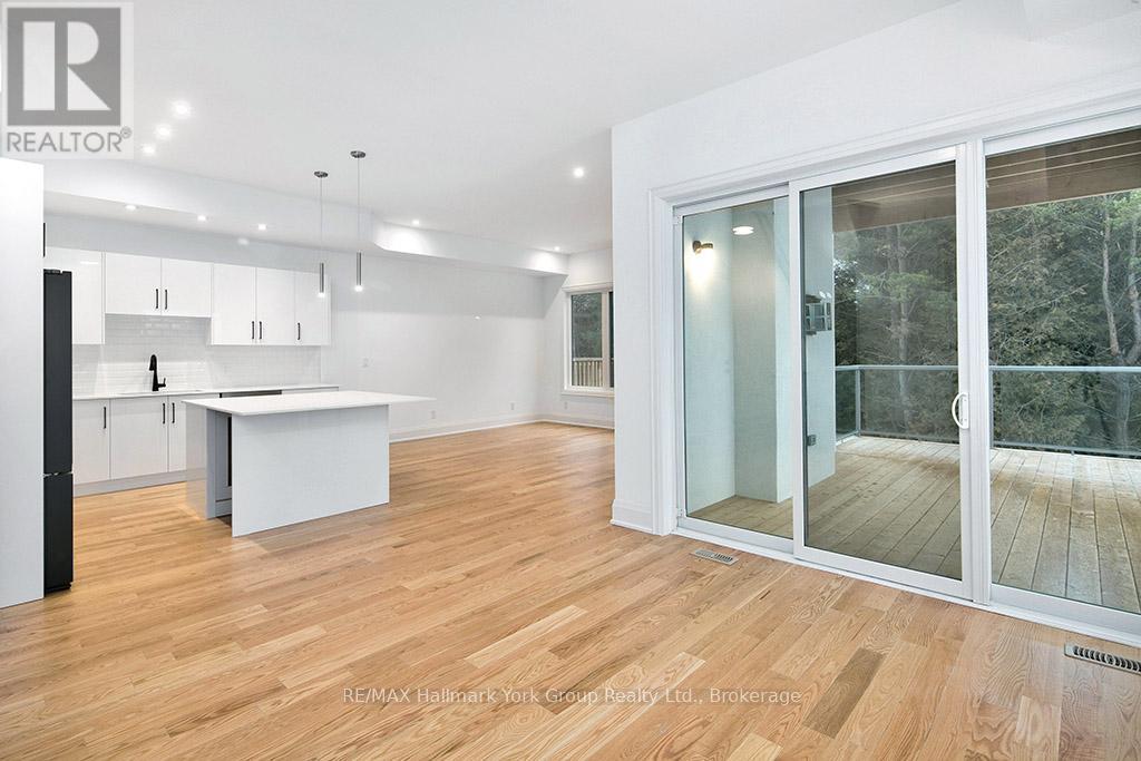 Photo 11 of 23 Waterview Lane, Blue Mountains ON