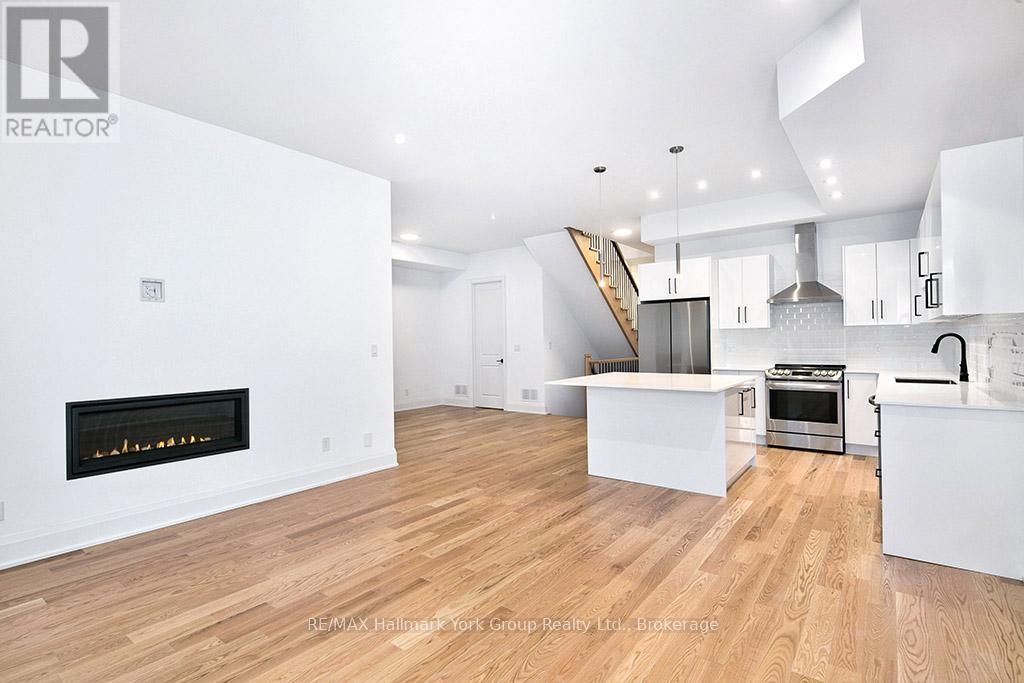 Photo 15 of 23 Waterview Lane, Blue Mountains ON