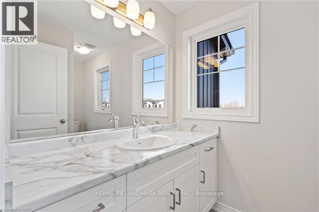 Photo 11 of 7129 Parsa Street, Niagara Falls ON