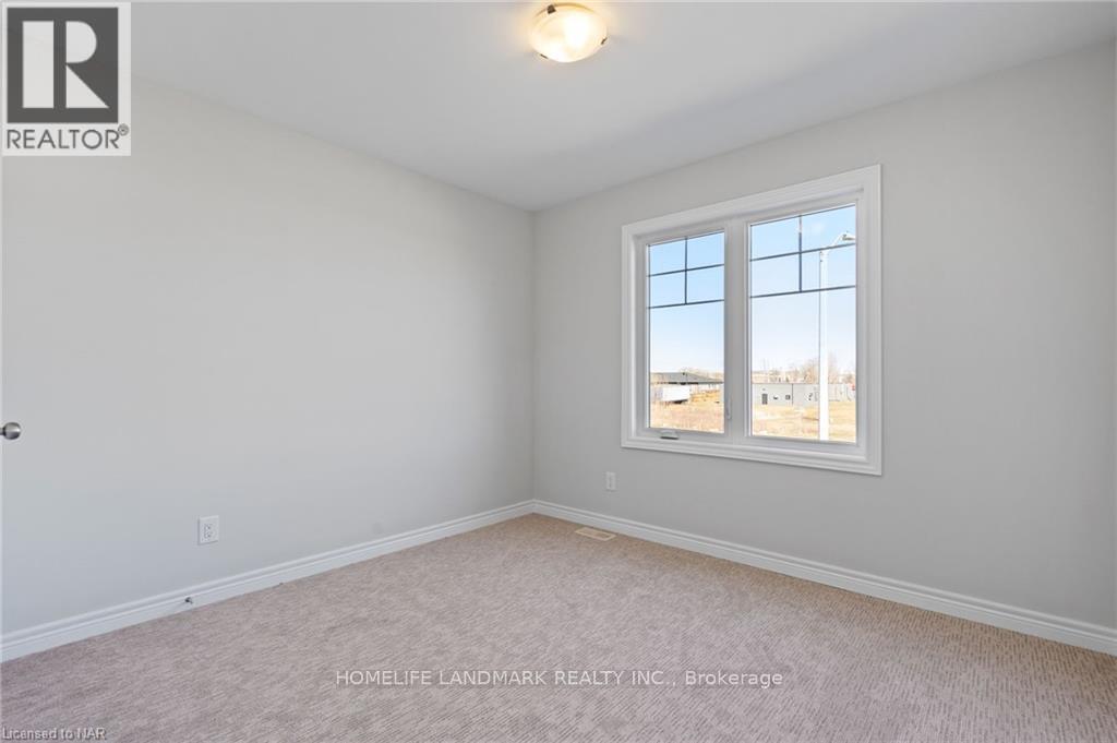 Photo 13 of 7129 Parsa Street, Niagara Falls ON
