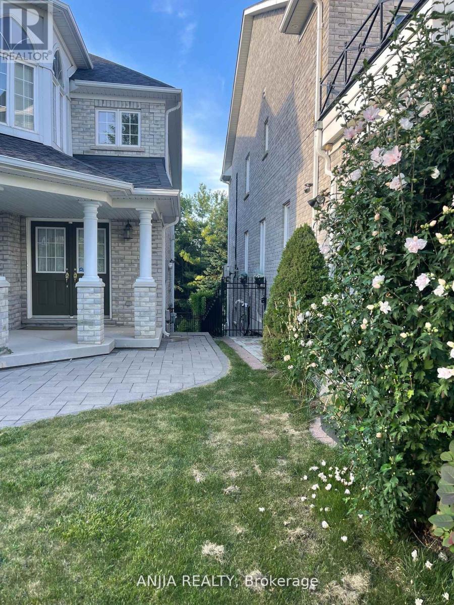 Photo 4 of Bsmt 103 Castleglen Boulevard, Markham ON