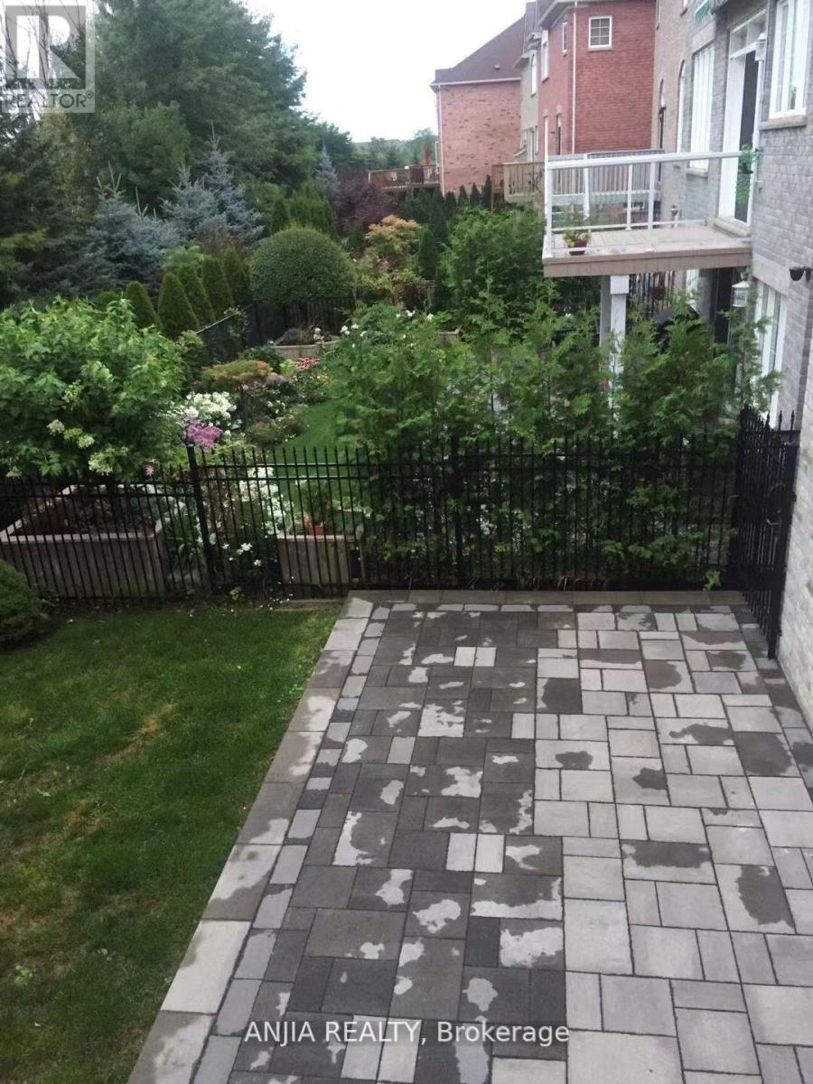 Photo 9 of Bsmt 103 Castleglen Boulevard, Markham ON