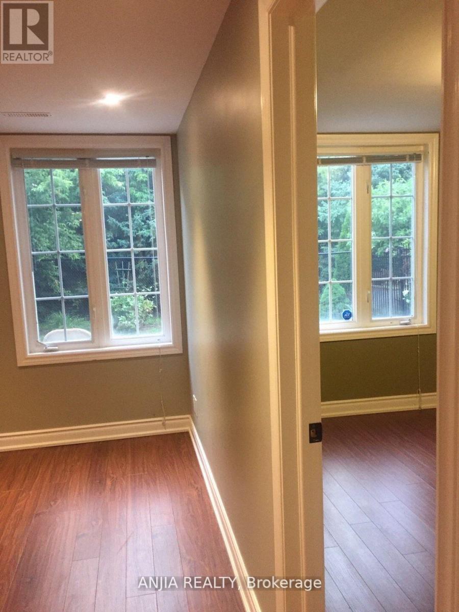 Photo 10 of Bsmt 103 Castleglen Boulevard, Markham ON