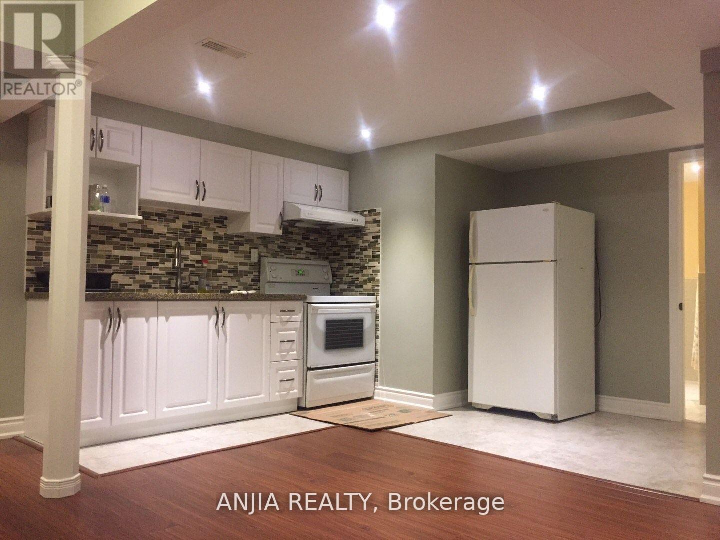 Photo 6 of Bsmt 103 Castleglen Boulevard, Markham ON