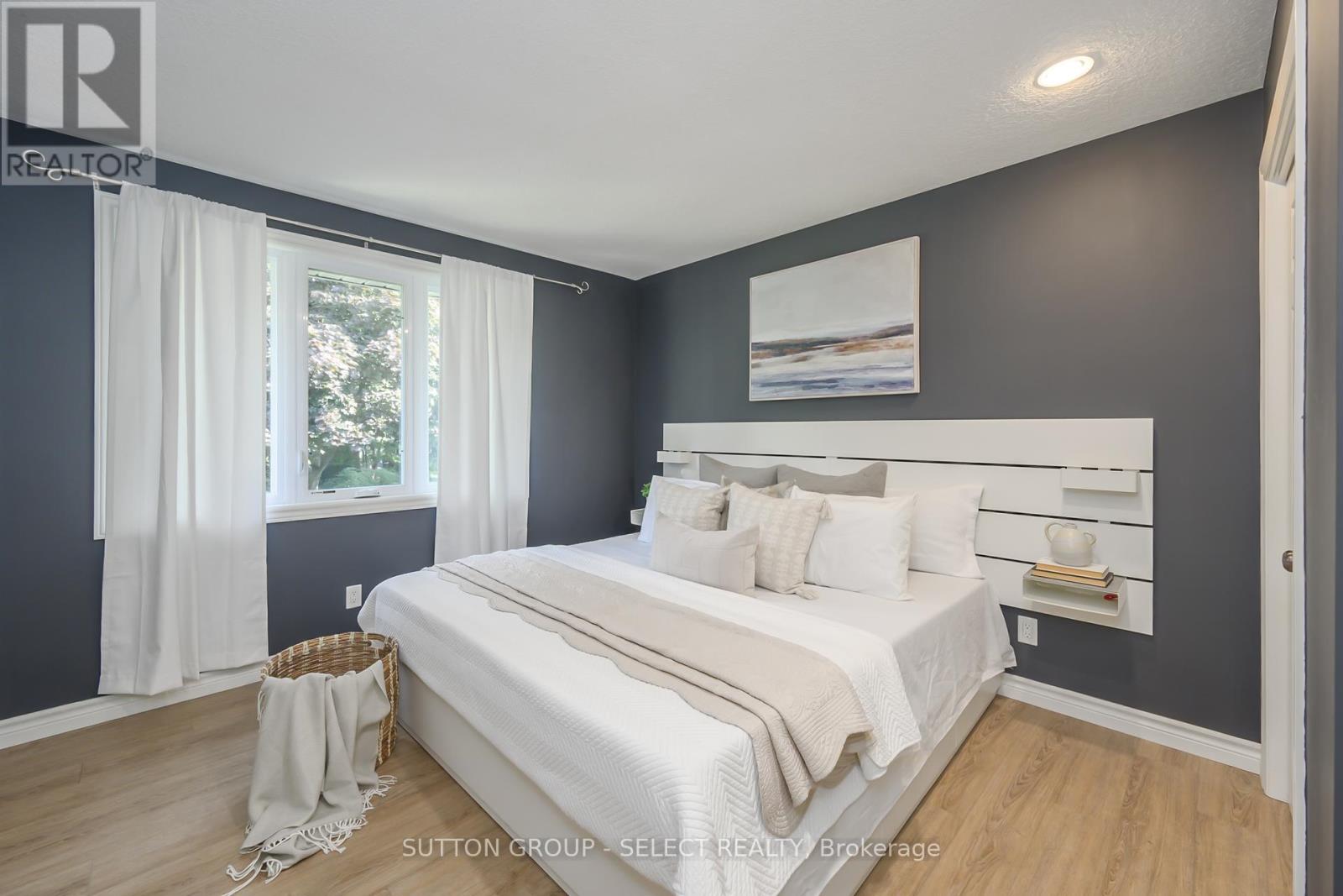 Photo 15 of 198 Byron Avenue, Thames Centre ON