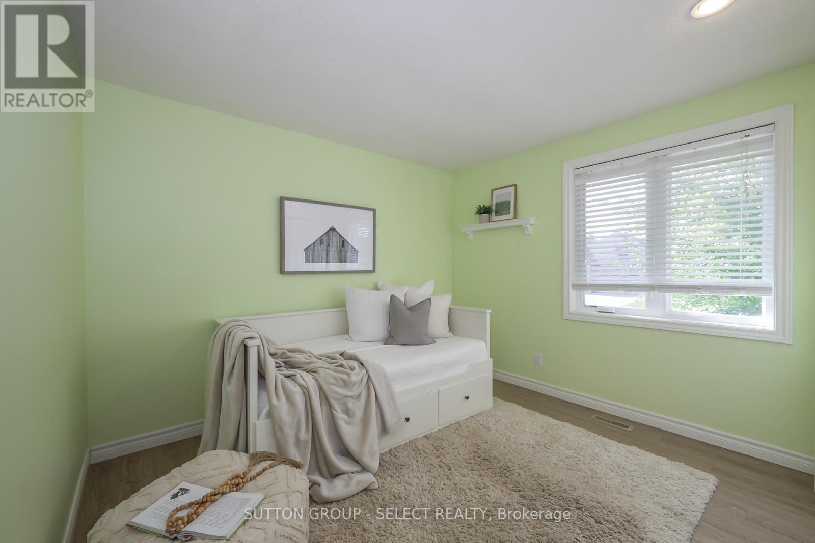 Photo 20 of 198 Byron Avenue, Thames Centre ON