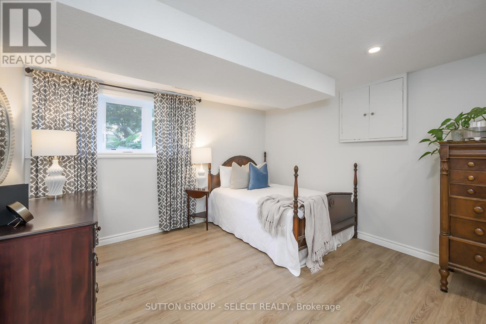 Photo 24 of 198 Byron Avenue, Thames Centre ON