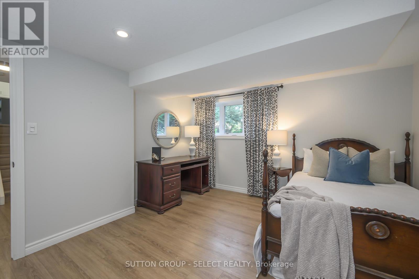 Photo 25 of 198 Byron Avenue, Thames Centre ON