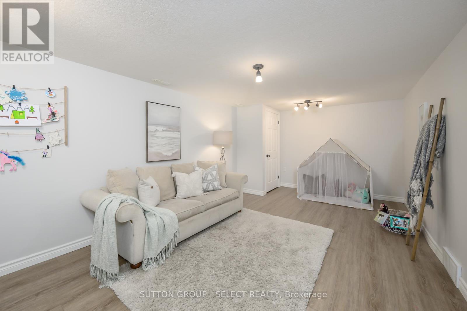 Photo 29 of 198 Byron Avenue, Thames Centre ON
