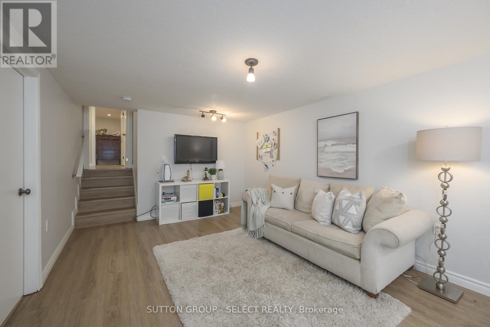 Photo 30 of 198 Byron Avenue, Thames Centre ON