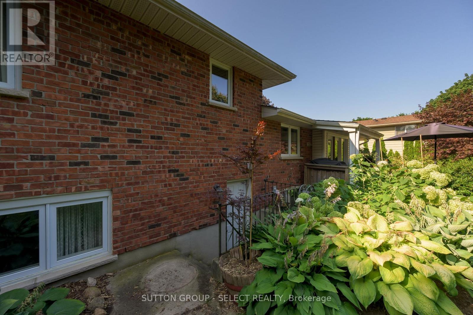 Photo 34 of 198 Byron Avenue, Thames Centre ON