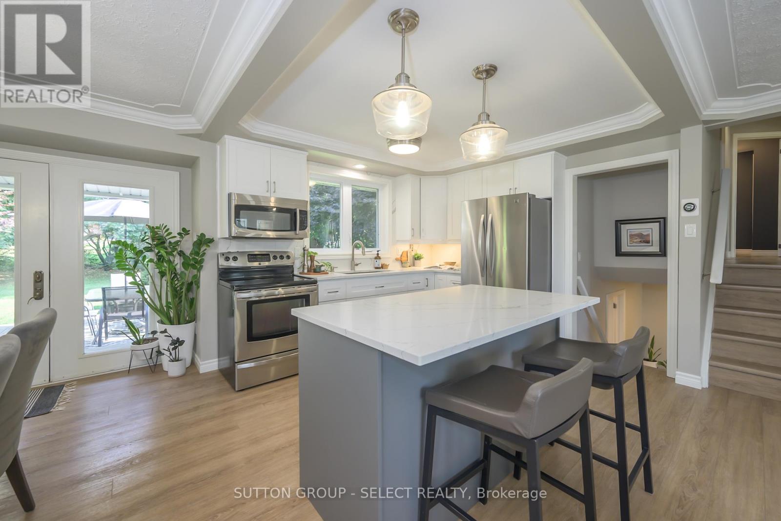 Photo 8 of 198 Byron Avenue, Thames Centre ON