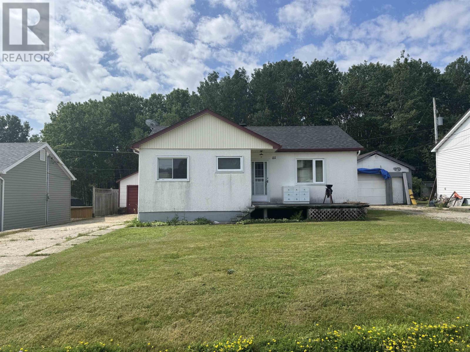 Photo 17 of 111 Warbler Dr, Manitouwadge ON