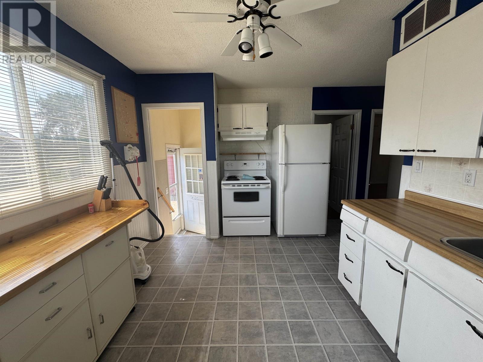 Photo 25 of 111 Warbler Dr, Manitouwadge ON