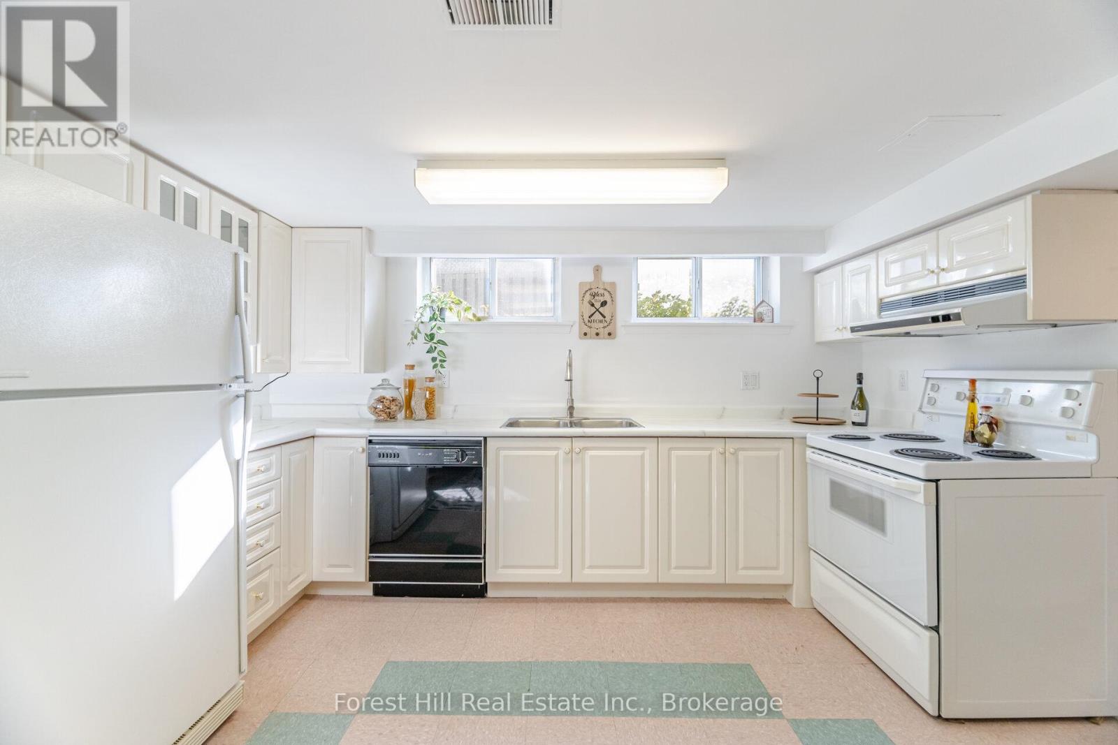 Photo 25 of 16 Bethwin Place, Toronto ON
